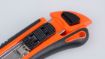 Imagen de Cutter bimaterial ABS hoja 18 mm bloqueo cuchilla Auto-lock